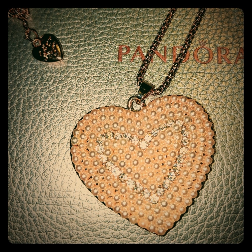 💋💋💋 BETSEY JOHNSON PEARL NECKLACE 💋💋💋